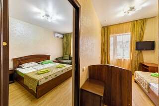 Гостиница Престиж Дивноморское Двухкомнатный четырехместный номер с балконом-1